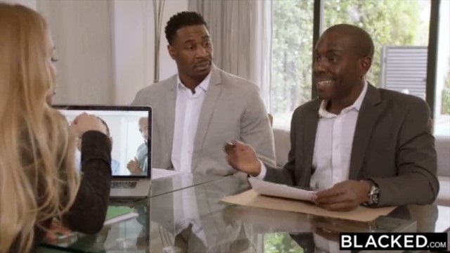 Любит порядок даже в сексе, особенно с двумя неграми