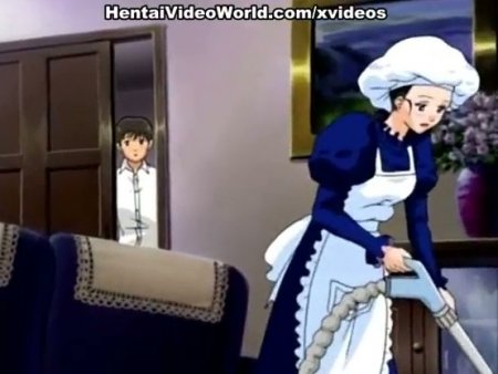 Служанка покорно сосет член молодого господина