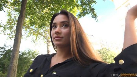 Познакомилась с французом и пошла ебаться