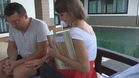 Очкарик спалил как девушка мастурбирует и она ему дала