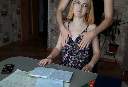 Сестра так устала от учебы что брат решил ее приласкать