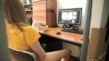 Решил помочь сестре кончить по нормальному