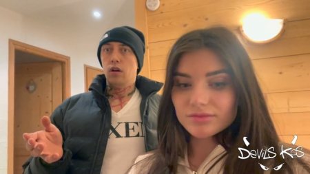 В дверь разведенки постучал красавчик