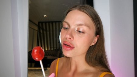 Сестра ты где так сосать научилась?